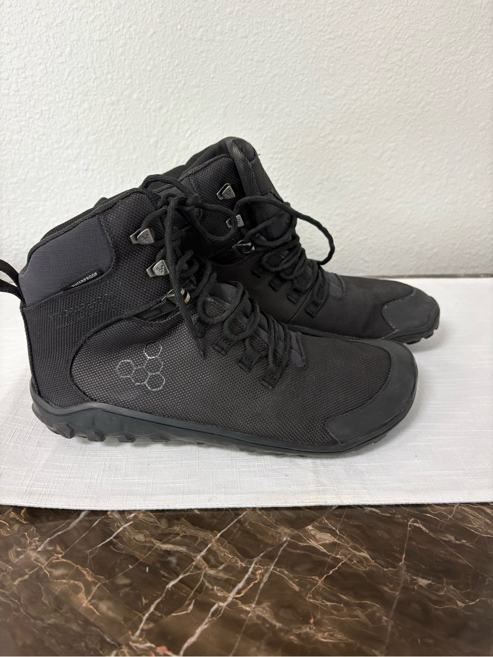 VIVOBAREFOOT Men's Tracker Firm Ground  Waterproof Boots EU 41 M US 8 EUC